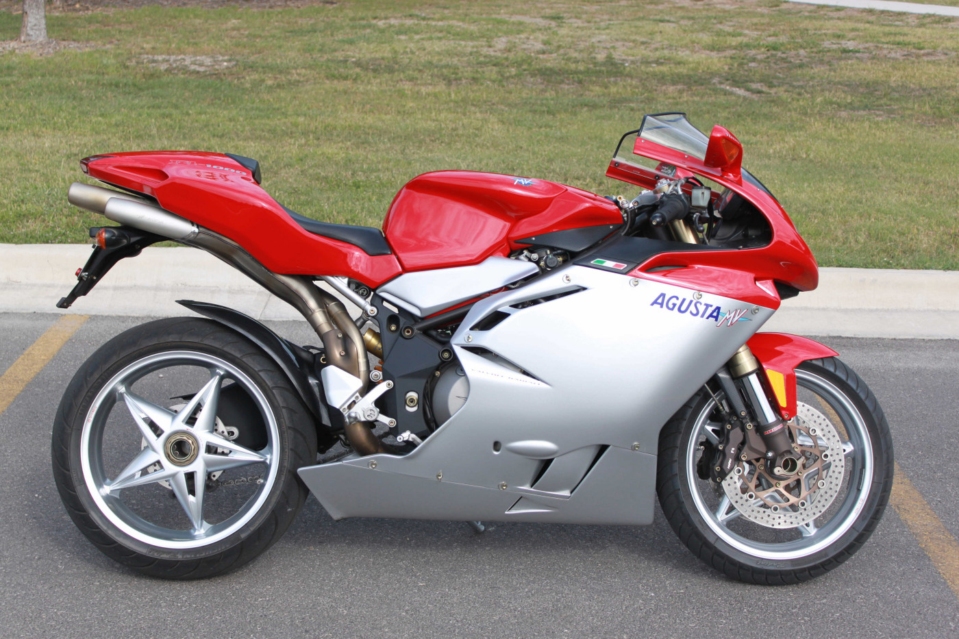 MV Agusta f4 черный