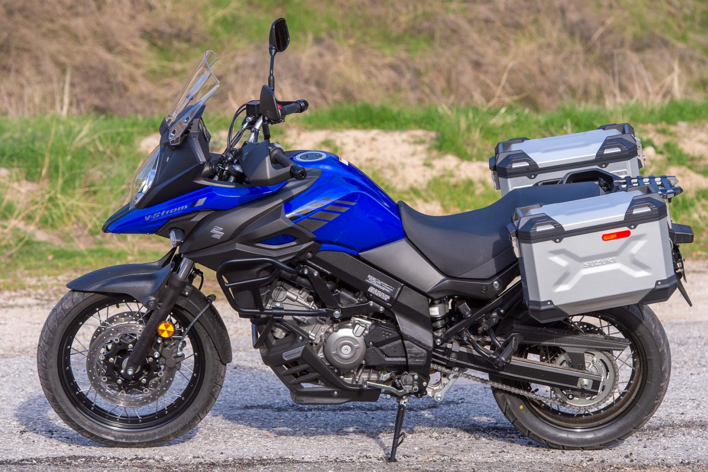 Suzuki v Storm 650 2012