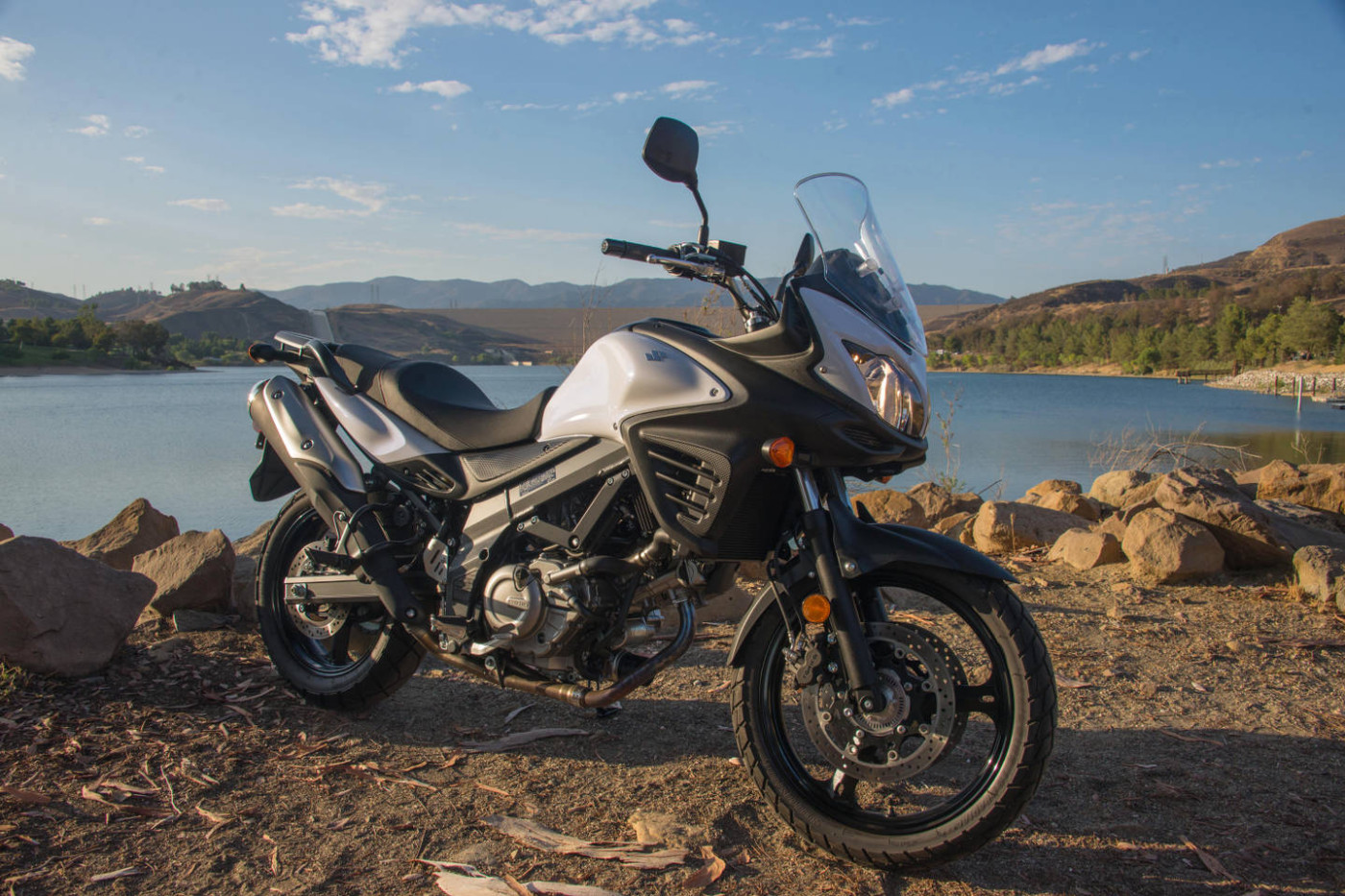 Suzuki v Storm 650 2012