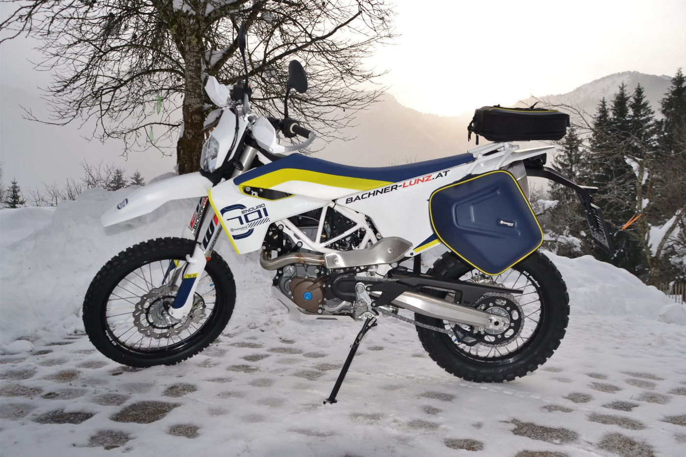 Husqvarna 701 enduro. Хускварна 701 эндуро. Husqvarna 701 Enduro Windshield. Husqvarna 701 Enduro с увеличенным баком. Ram TRX C Enduro 701.