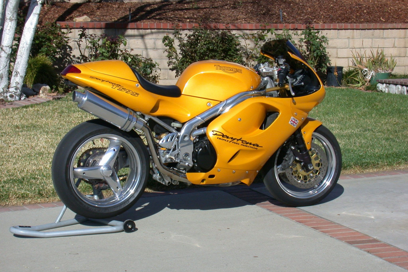 РњРѕС‚РѕРіРѕРЅС‰РёРє Triumph Daytona