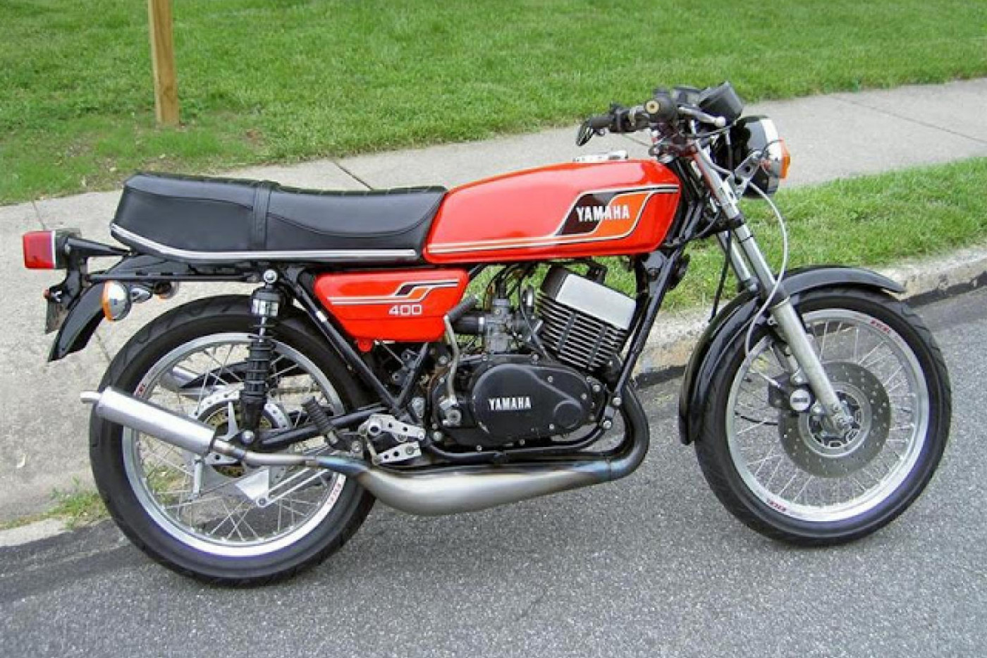 Ямаха Rd 350 New Retro