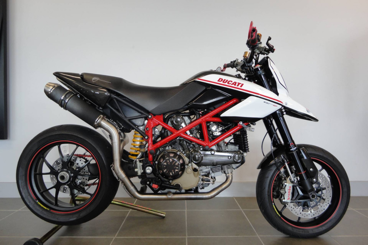 Ducati Hypermotard 1100 РѕР±РѕРё