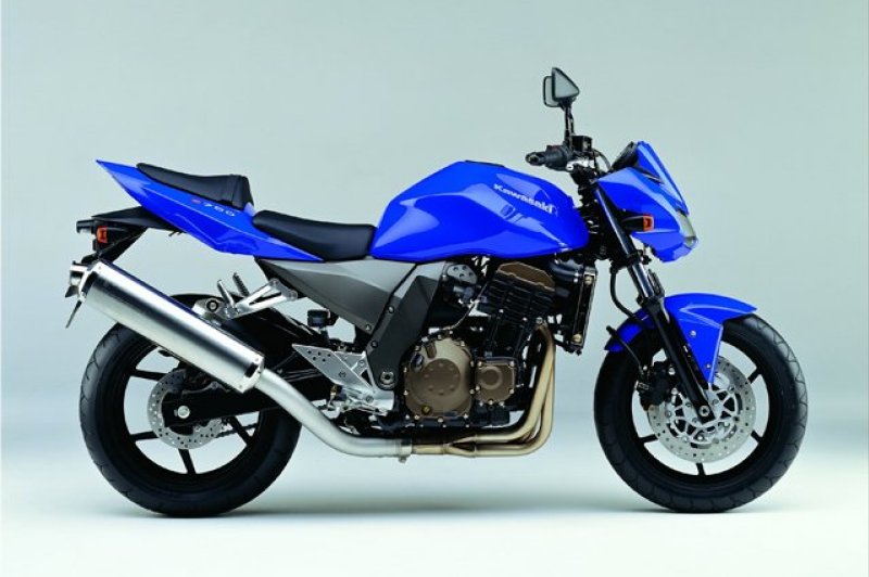 カワサキ　Z-750 FOUR カタログ Z750FOUR A4に前期・後期の違いはあるのか | KAWASAKI Z2の境界