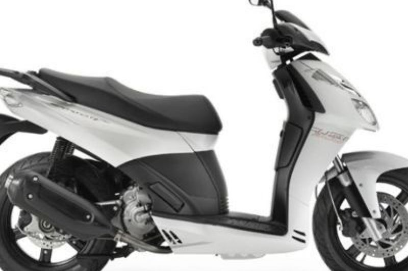 Обзор мотоцикла Piaggio X8 250 2006 - элегантный и надежный спорт-турист, идеальный выбор для города и загородных прогулок Мотоцикл Piaggio X8 250 2006 обзор