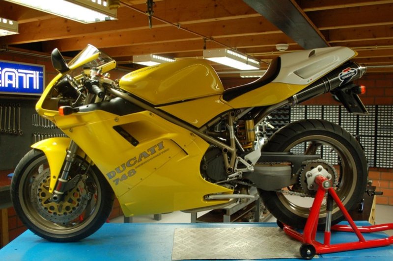 Ducati 748 Biposto Motorcycles - Photos, Video, Specs, Reviews | Bike.Net