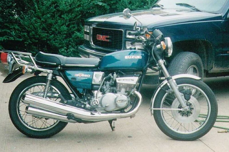 Мотоцикл Suzuki GT 550J 1970 обзор