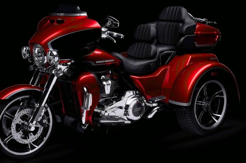 2021 harley davidson on sale cvo tri glide