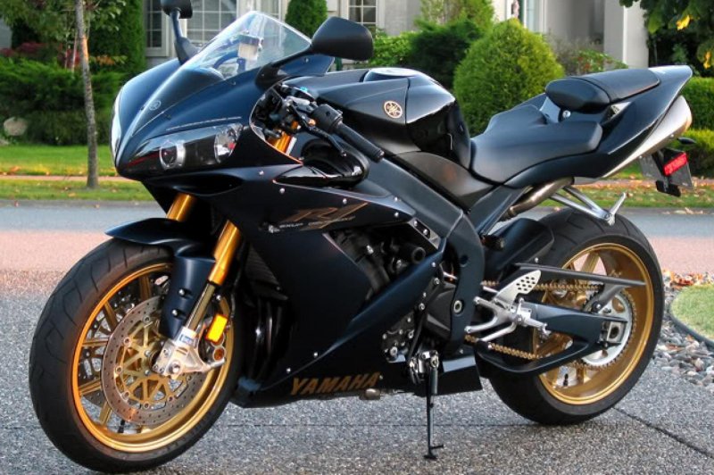 Yamaha r1 Black