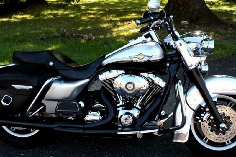 Harley Davidson Flhrci Road King Classic 03 Motorcycles Photos Video Specs Reviews Bike Net