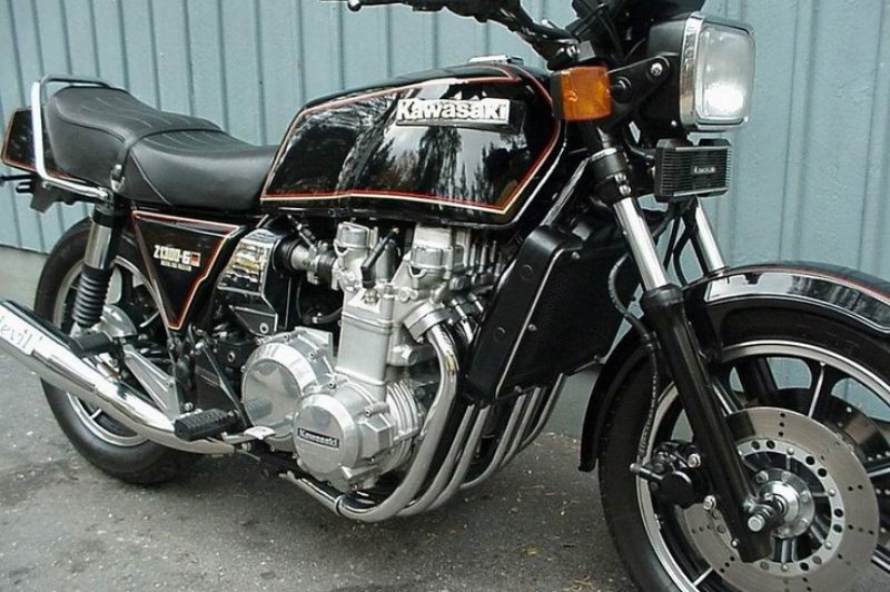 プリチャン 1989 Kawasaki Z1300 DFI 💙❤️🖤 The 1989 Kawasaki Z1300 DFI was