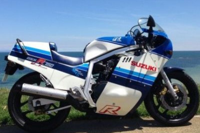 Suzuki GSX-R 750, 1985: фото, характеристики, история | Bike.Net Suzuki GSX-R 750, 1985: фото, характеристики, история | Bike.Net