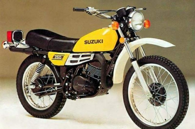Suzuki ST250 E Type, 2013 Motorcycles - Photos, Video, Specs