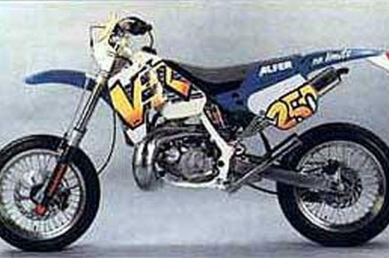 Обзор мотоцикла Alfer VR 2000 Supermotard 2003 - мощность, дизайн и особенности модели, которые впечатлят даже опытных райдеров Мотоцикл Alfer VR 2000 Supermotard 2003 обзор