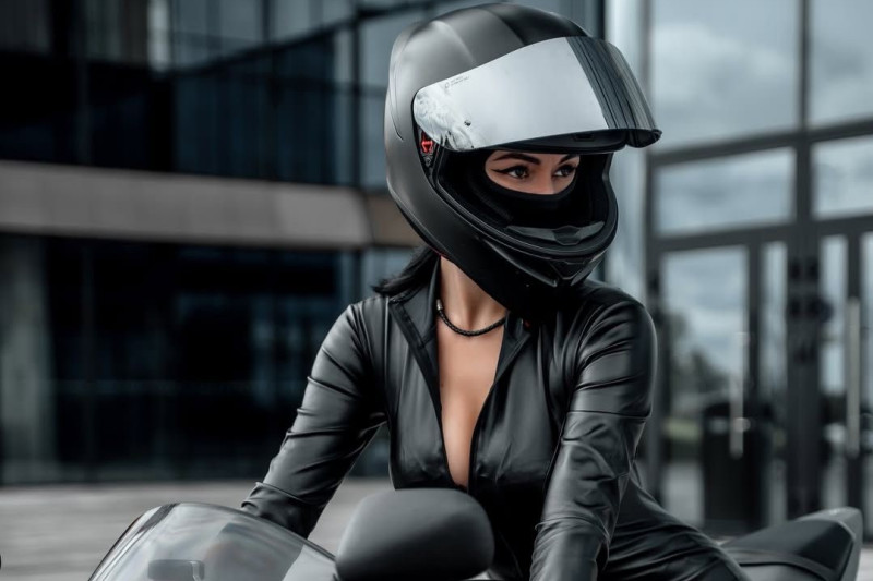 Между «спасибо, братва» и «я сама»: Как женщины находят свой путь в мире мотоциклов