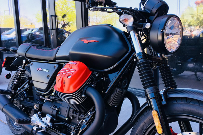 Где купить и как выбрать запчасти для мотоцикла Moto Guzzi V7 III Stone