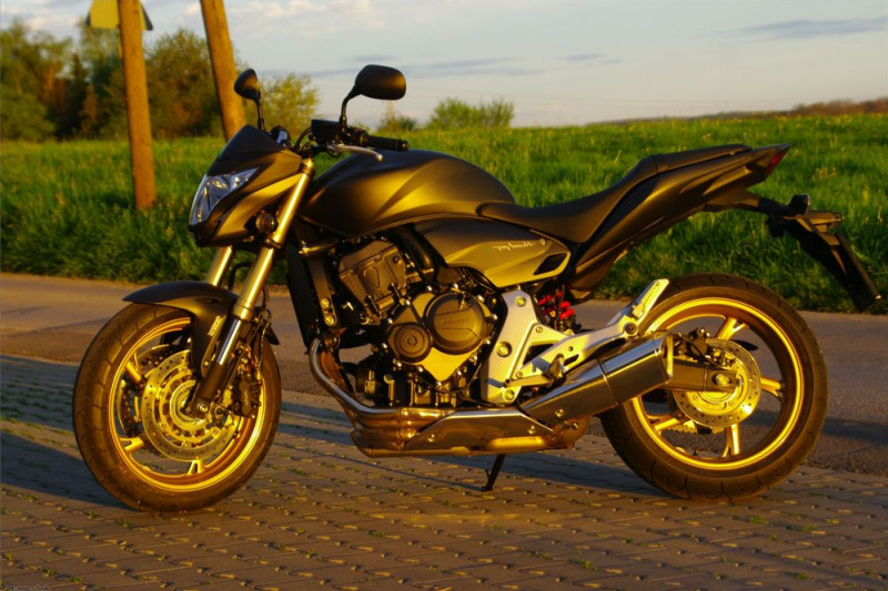 Honda CB600F: Икона спортивного Духа и надежности