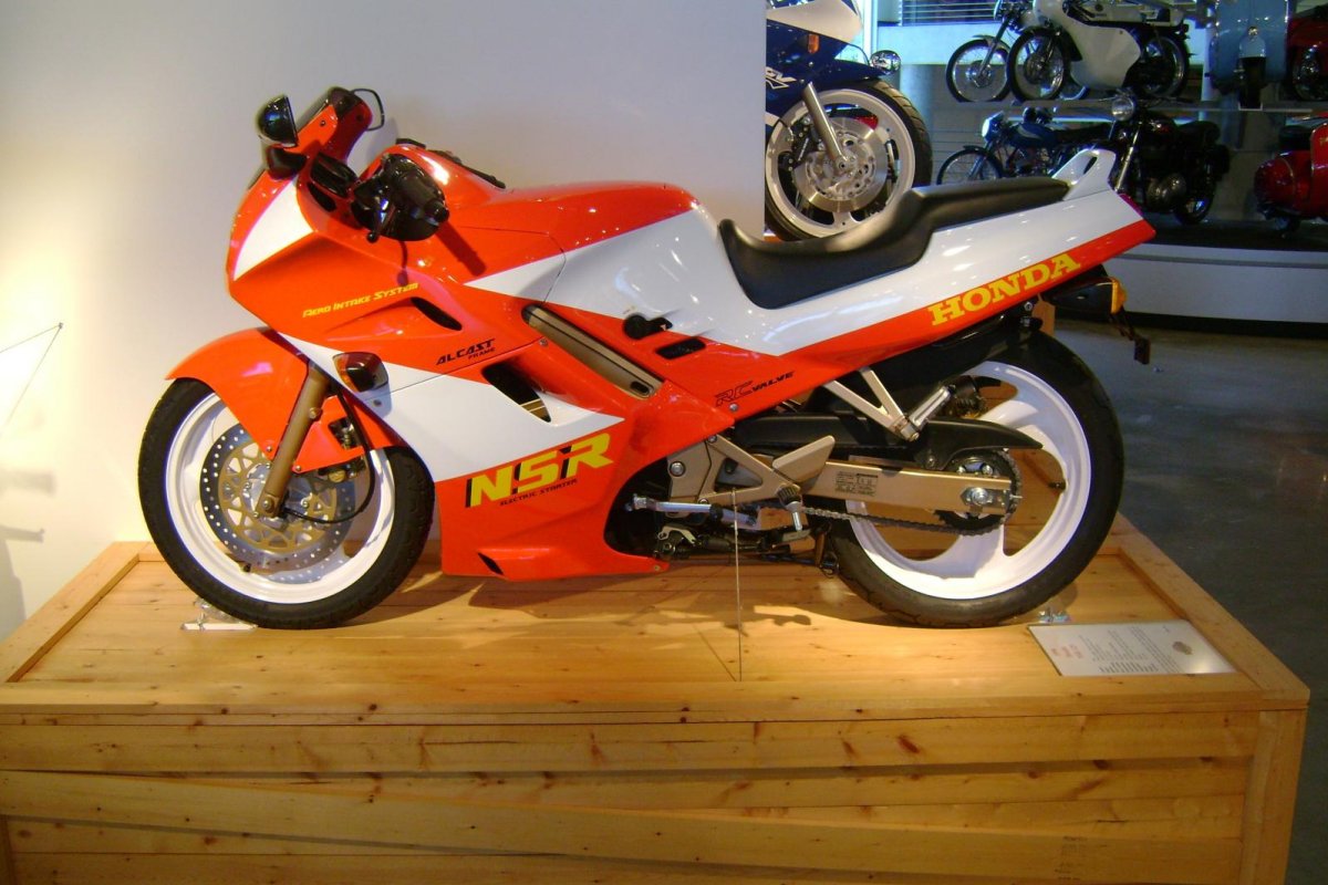 Достоинства и недостатки мотоцикла Honda NSR 125R 2001
