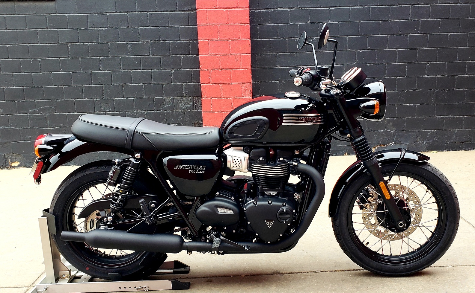 Triumph Bonneville T100 Black 2019 Motorcycles Photos Video Specs Reviews Bike