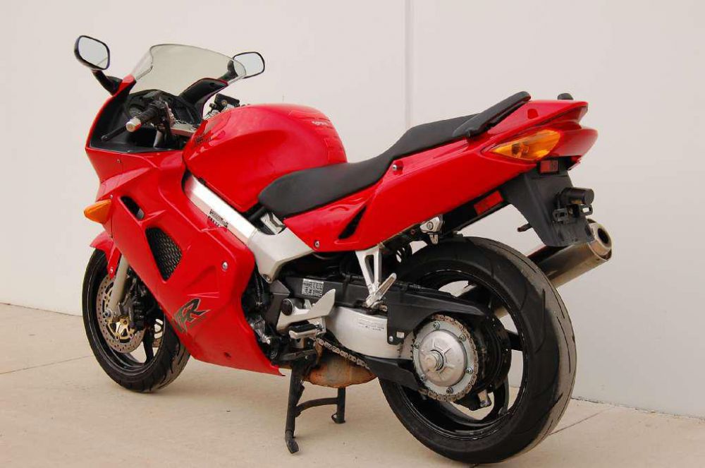 Хонда ролики. Honda vfr800f. Honda VFR 800 1998. Honda VFR 2004. Honda VFR 800 Interceptor.