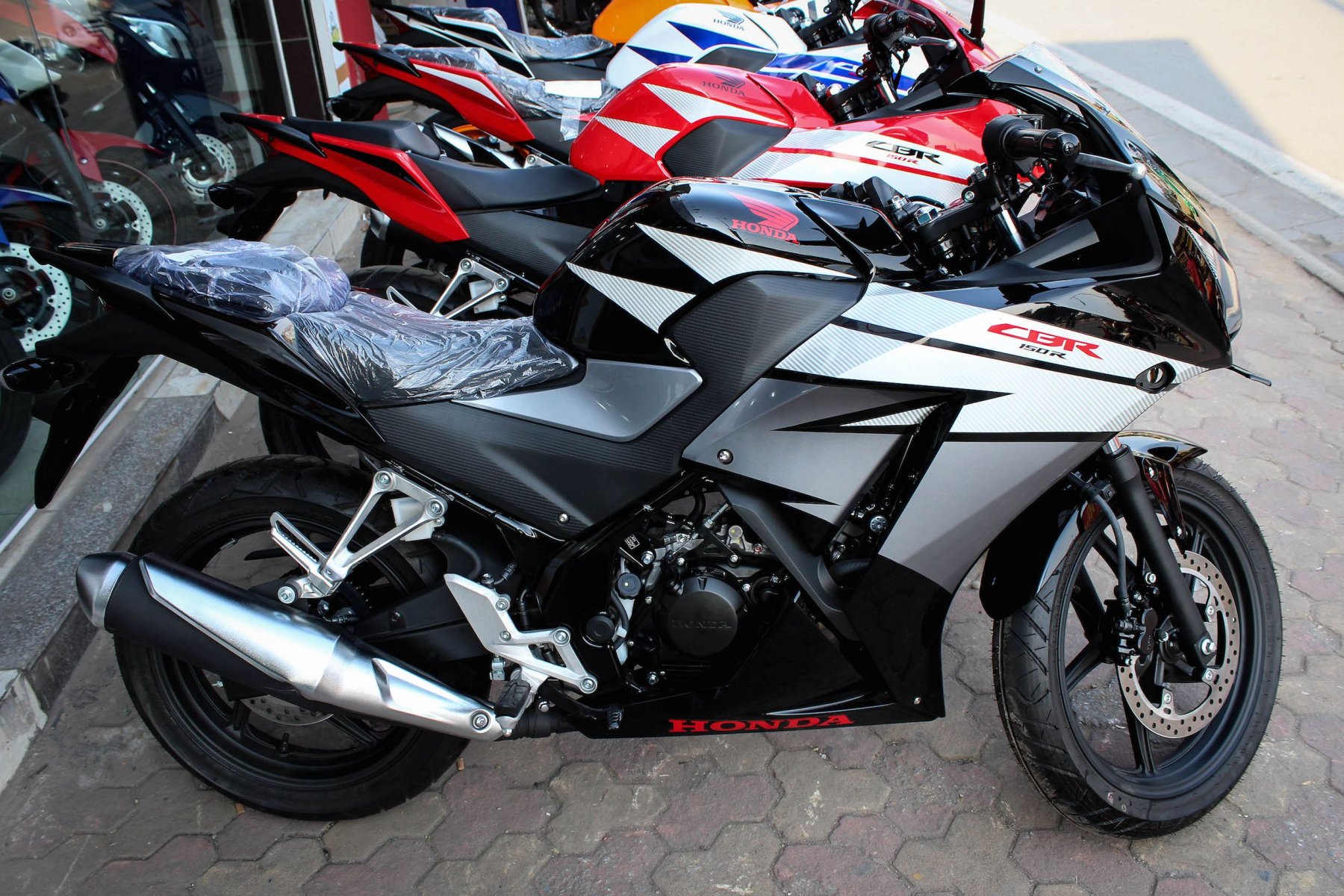 Honda CBR150R, 2015 Motorcycles - Photos, Video, Specs, Reviews | Bike.Net