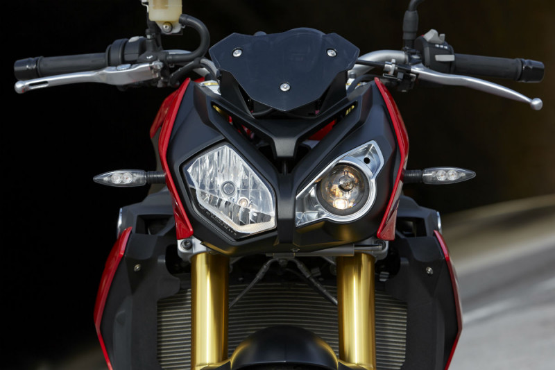 BMW S1000R - городской байк со спортивной начинкой