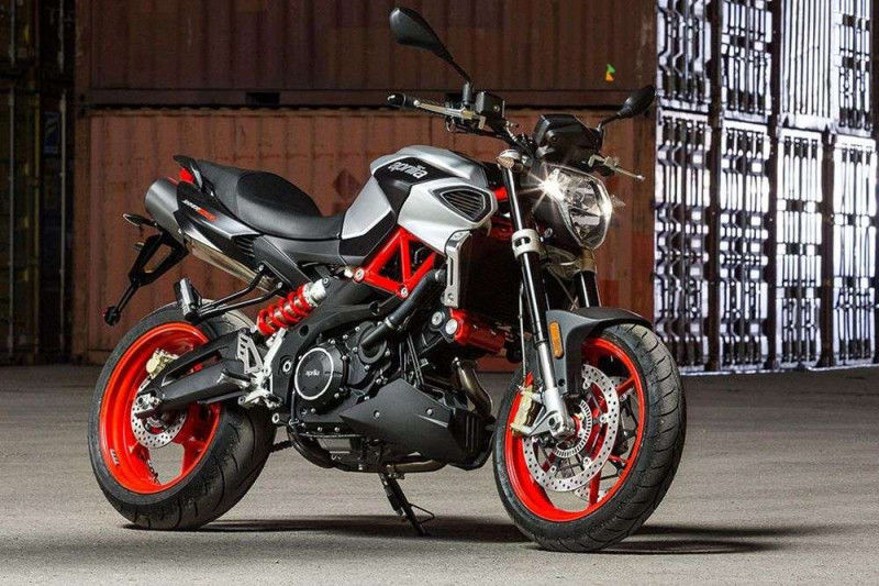 Какой аккумулятор подобрать для мотоцикла Aprilia Shiver 900, на что обращать внимание и как продлить срок службы