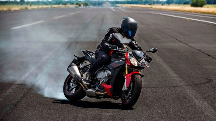 BMW S1000R - городской байк со спортивной начинкой