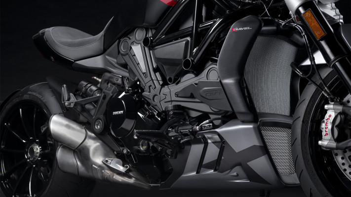 Ducati XDiavel: современный круизер с душой спортбайка