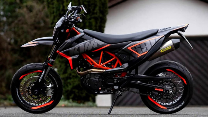 Обзор мотоцикла KTM 690 SMC R — история и ТТХ модели, где можно купить и как выбрать?