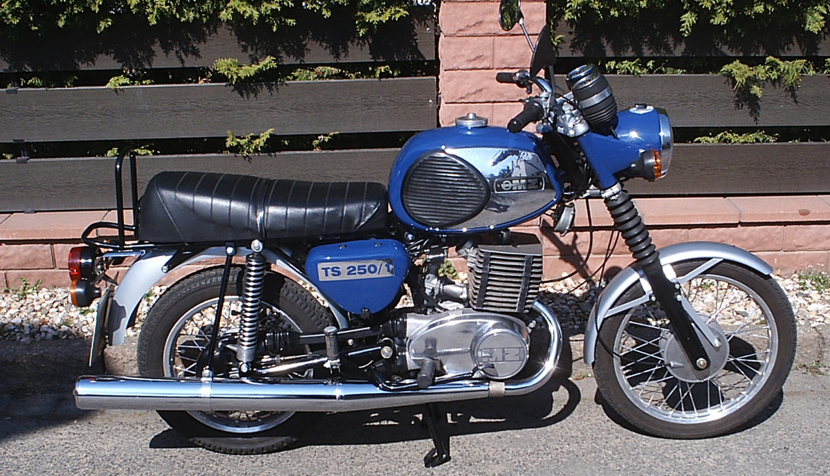 TS 250/1 (with sidecar), 1978