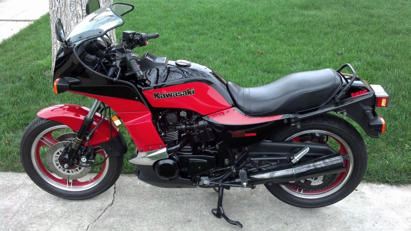 GPZ 1100 (reduced effect), 1985