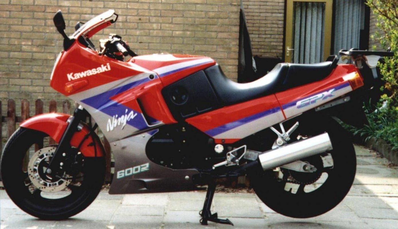 Kawasaki GPX 600 R (reduced effect), 1990 Motorcycles - Photos, Video, Reviews | Bike.Net