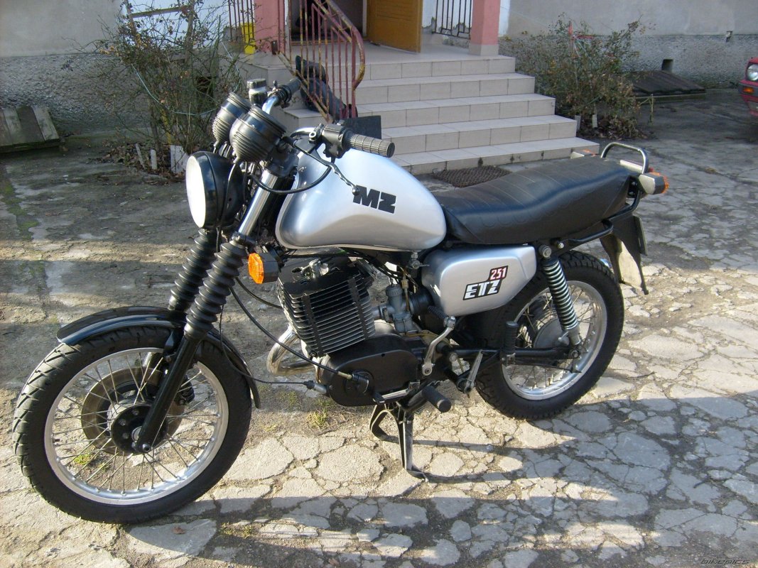 ETZ 251 (with sidecar), 1991