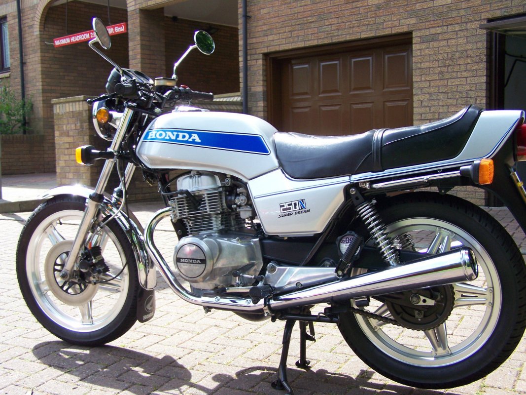 CB 250 N, 1984