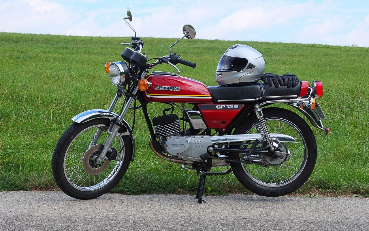 Suzuki GP 125 1979 Motorcycles Photos Video Specs Reviews Bike Net Suzuki GP 125 1979 Motorcycles Photos Video Specs Reviews Bike Net