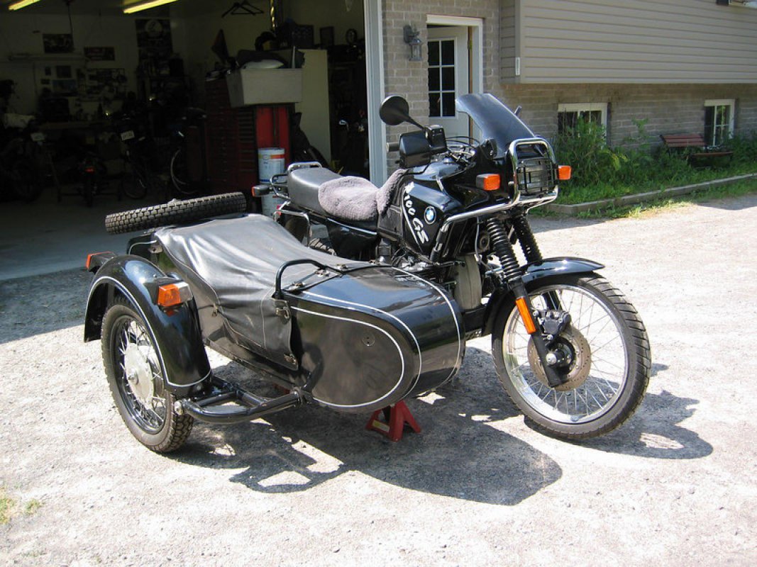 MT 11 (with sidecar), 1990