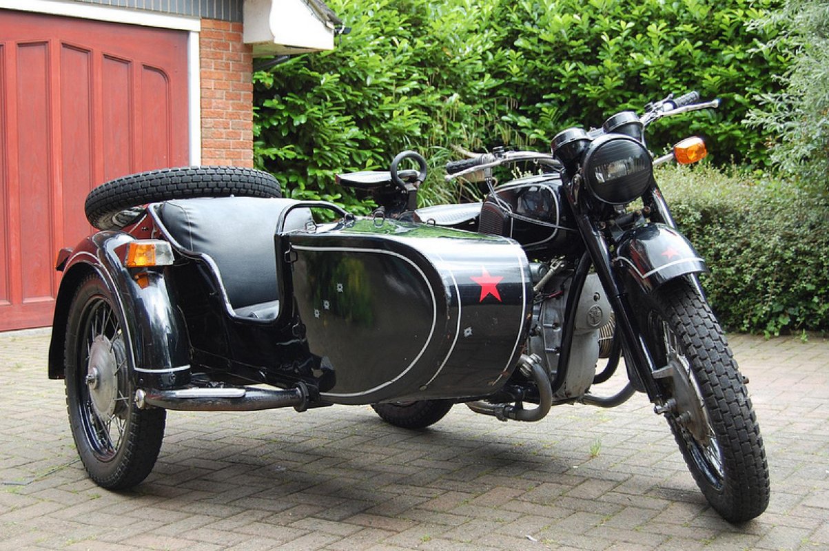 MT 10 (with sidecar), 1981