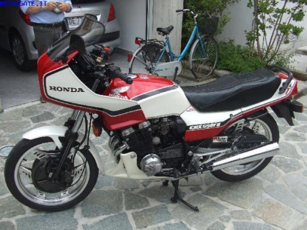 CBX 550 F (reduced effect), 1984
