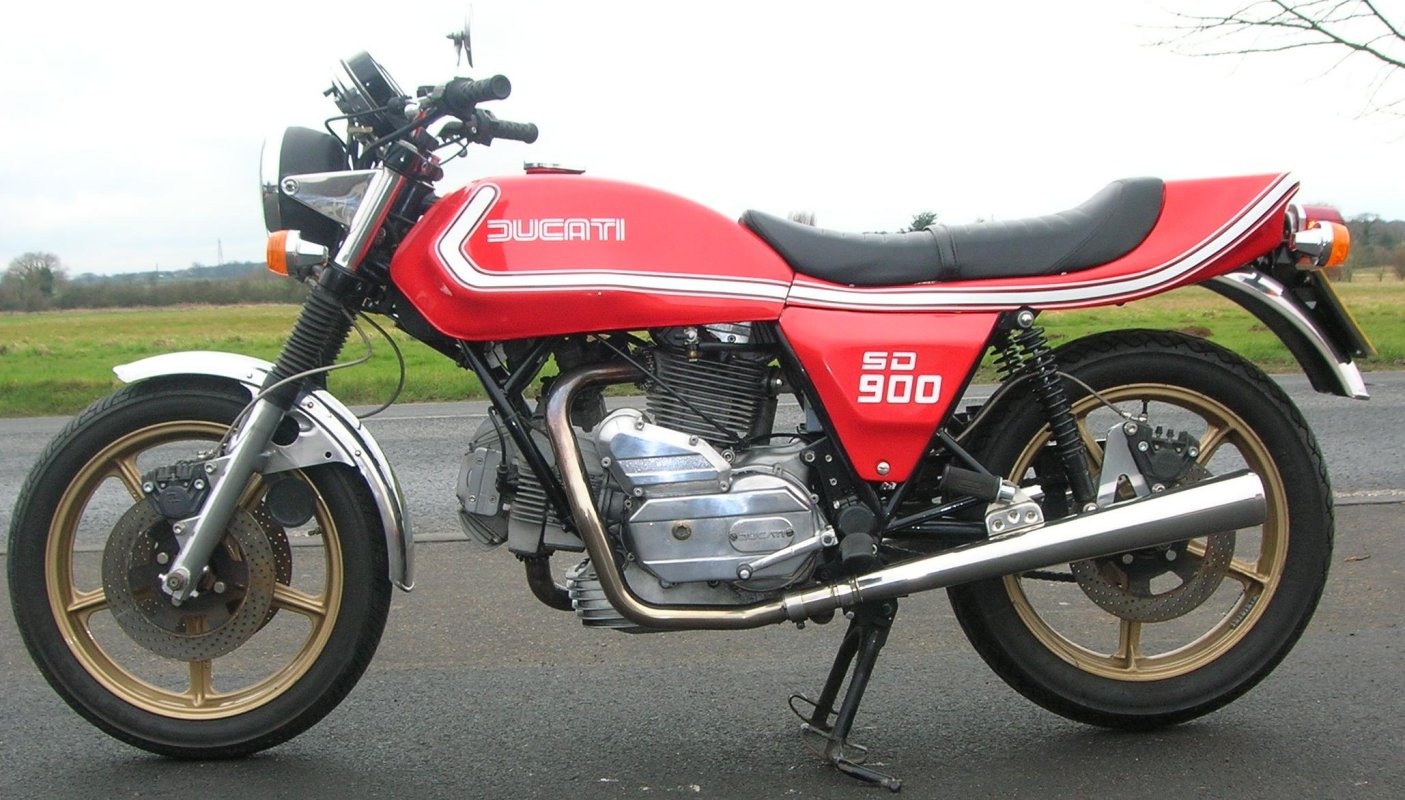 900 SD Darmah, 1983