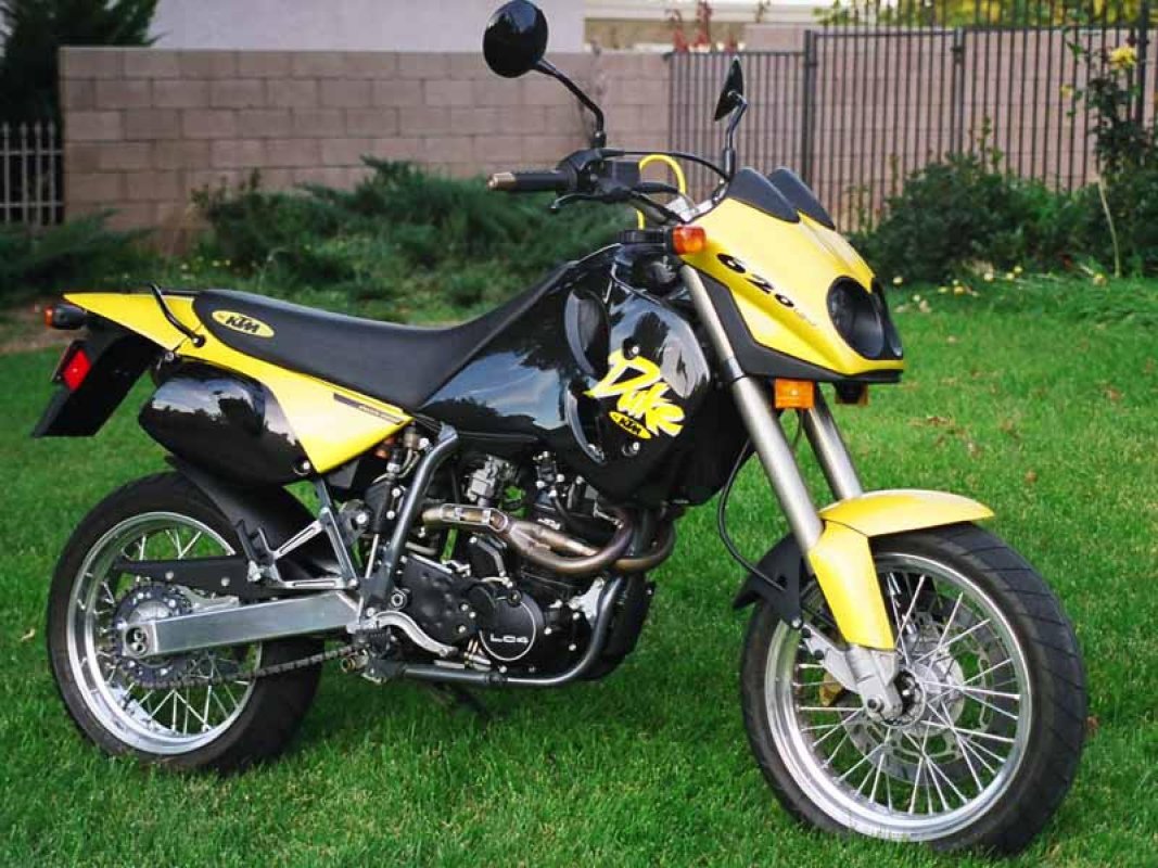 640 Duke II Yellow/Black, 2004